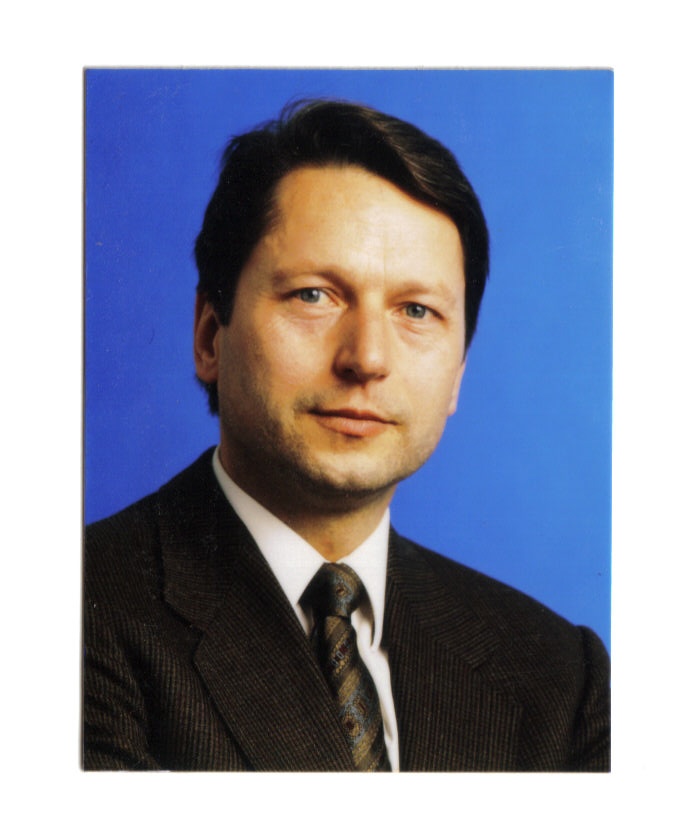 Dr. Manfred K. Zeller 2004.